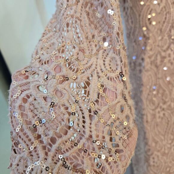Marina Sequined Lace Gown Blush Baby pink Feminine Mother of the bride Glamorous - Picture 4 of 13